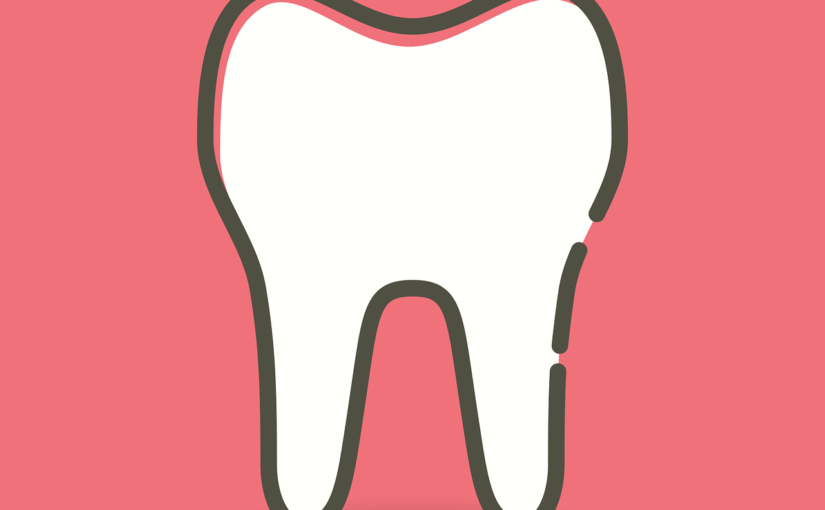 Ładne nienaganne zęby również efektowny prześliczny uśmieszek to powód do płenego uśmiechu.